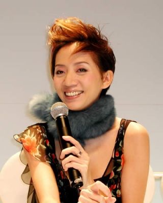 姚贝娜乳腺癌病世 盘点那些因患癌症去世的明星(图)